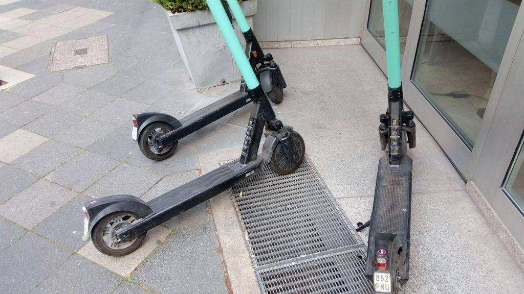 Drei TIER E-Scooter