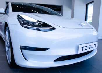 Geräuschreduzierung und Schalldämmung beim Tesla Model 3